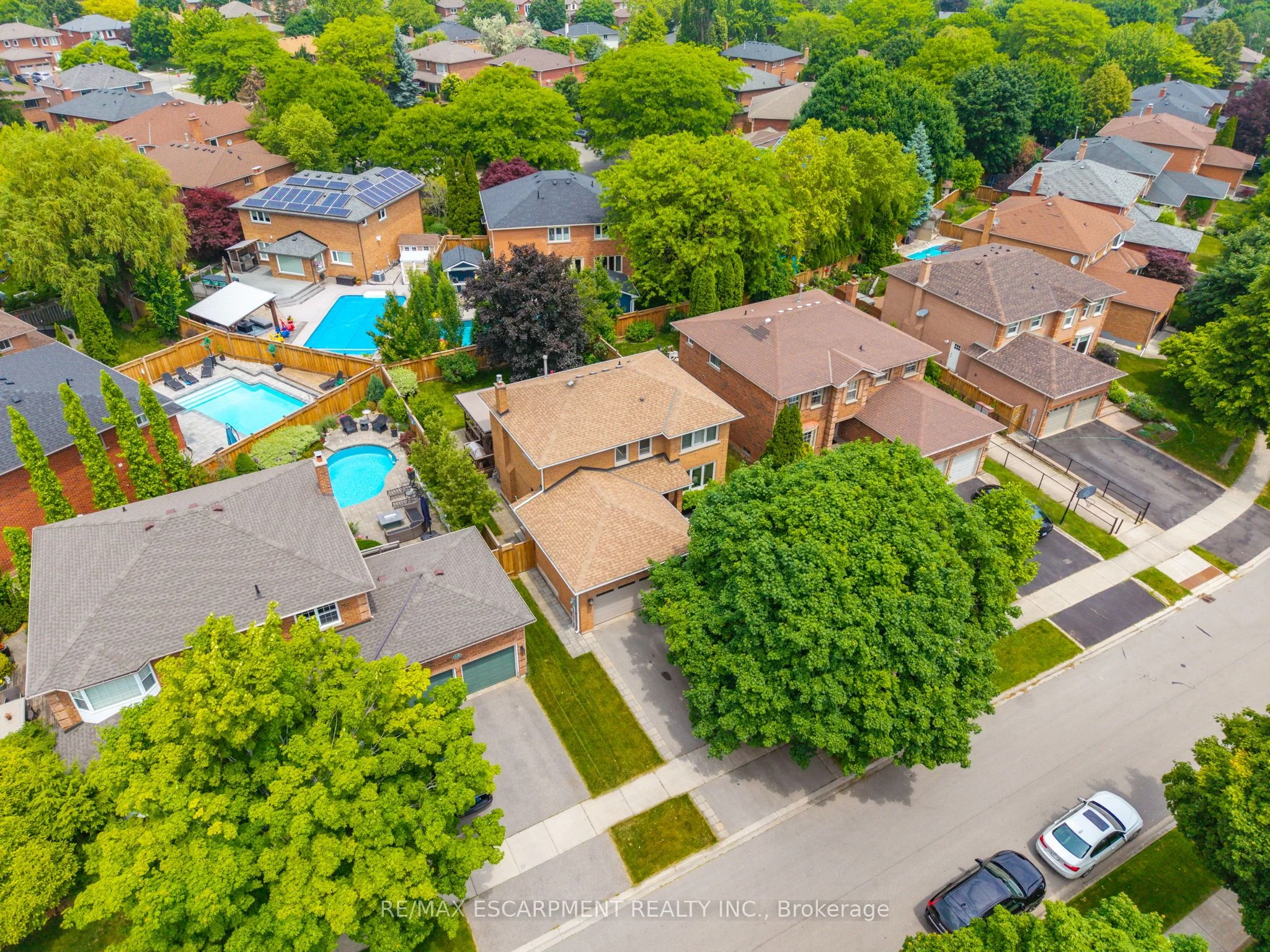 139 Warner Drive, Oakville, ON L6L 6G7