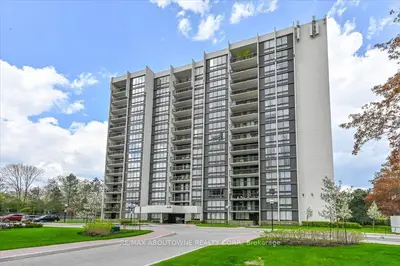 Condo Apartment in Oakville