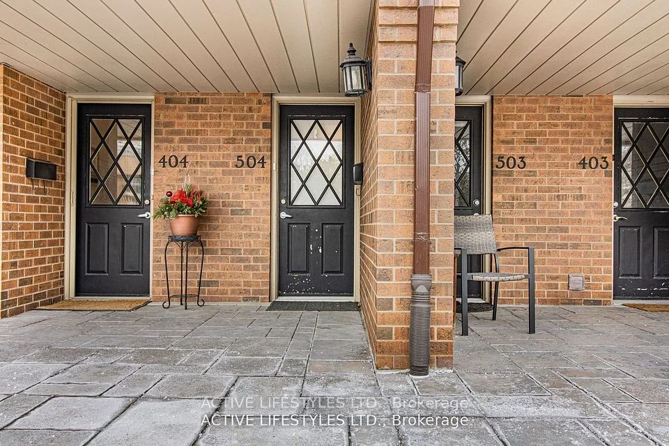 1000 Cedarglen Gate 504, Mississauga, ON L5C 3Z5