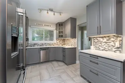 Condo Townhouse in Burlington
