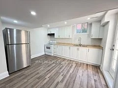 495 Fairview Road W, Mississauga, ON L5B 3W7