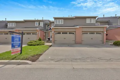 Condo Townhouse in Mississauga