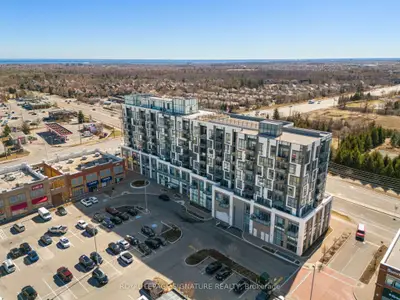 Condo Apartment in Oakville