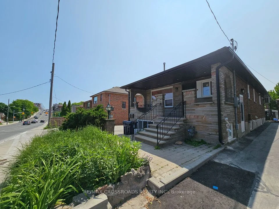 2170 Dufferin Street Lower Lvl, Toronto W03, ON M6E 3R8