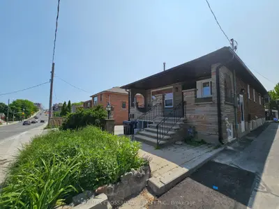 Duplex in Toronto