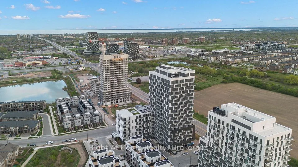 335 Wheatboom Drive 705, Oakville, ON L6H 7C2