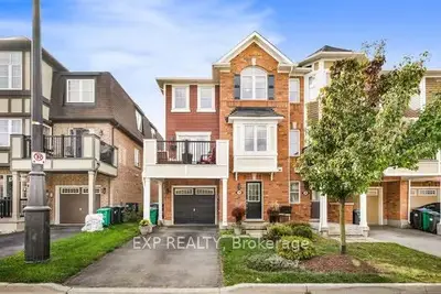 Att/Row/Townhouse in Brampton