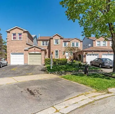 Att/Row/Townhouse in Brampton