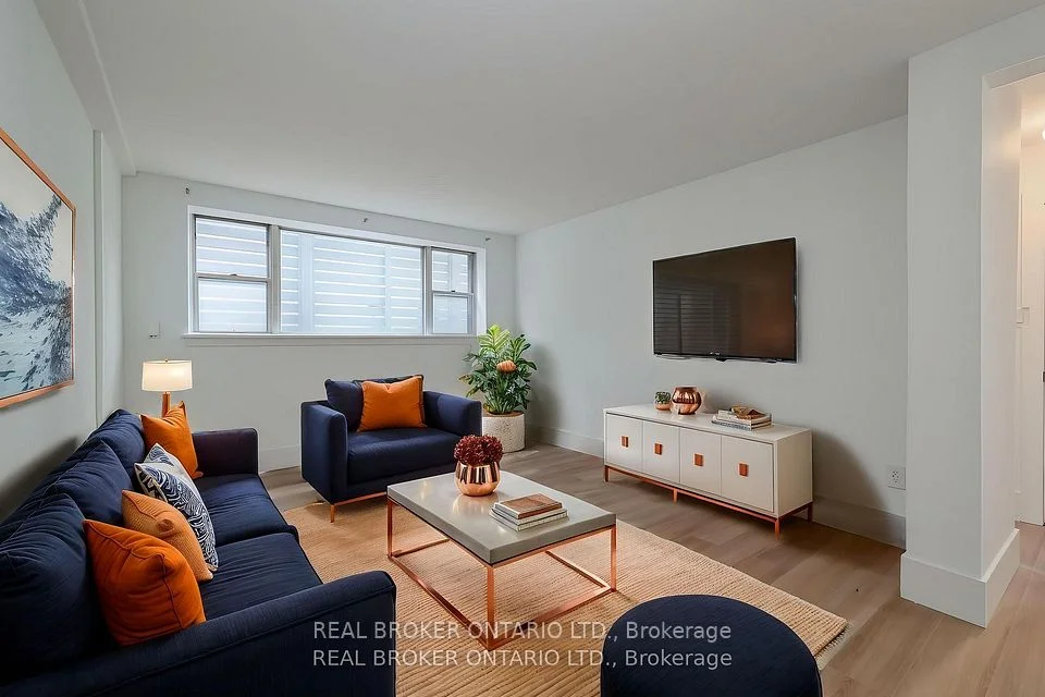 71 Murrie Street 1, Toronto W06, On M8v 1x6