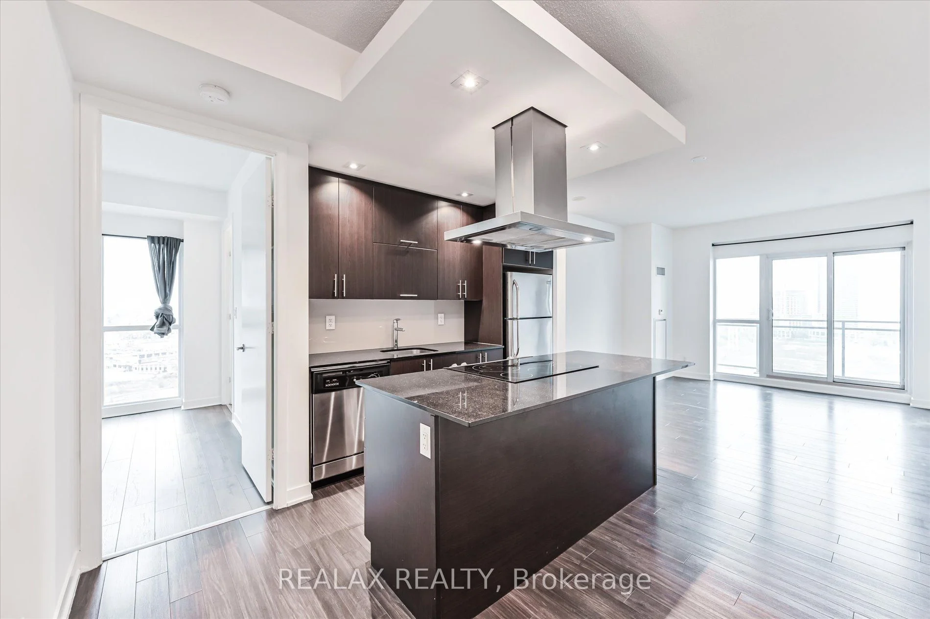 165 Legion Road N 1624, Toronto W06, ON M8Y 0B3