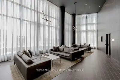 Condo Apartment in Mississauga