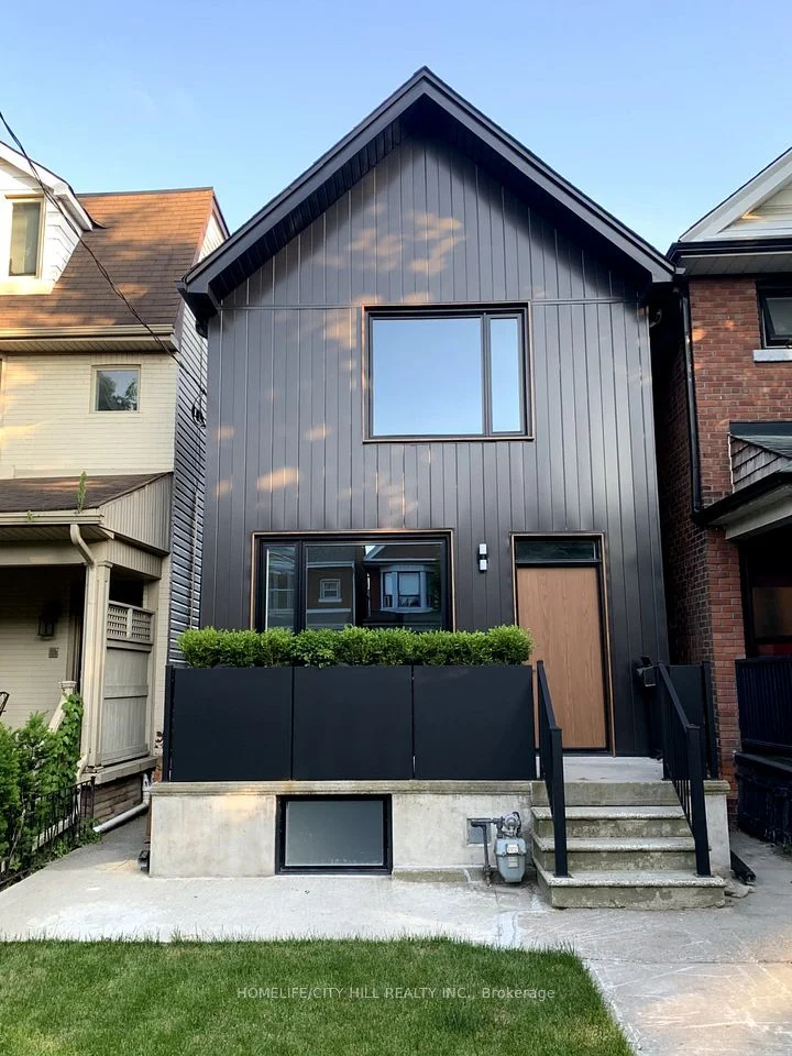 73 Melville Avenue, Toronto W02, ON M6G 3R3