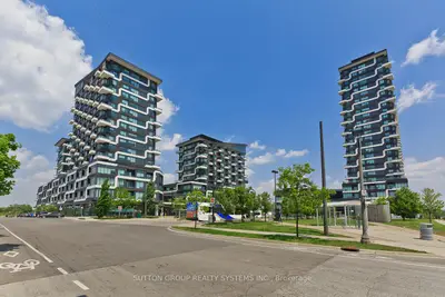 Common Element Condo in Oakville