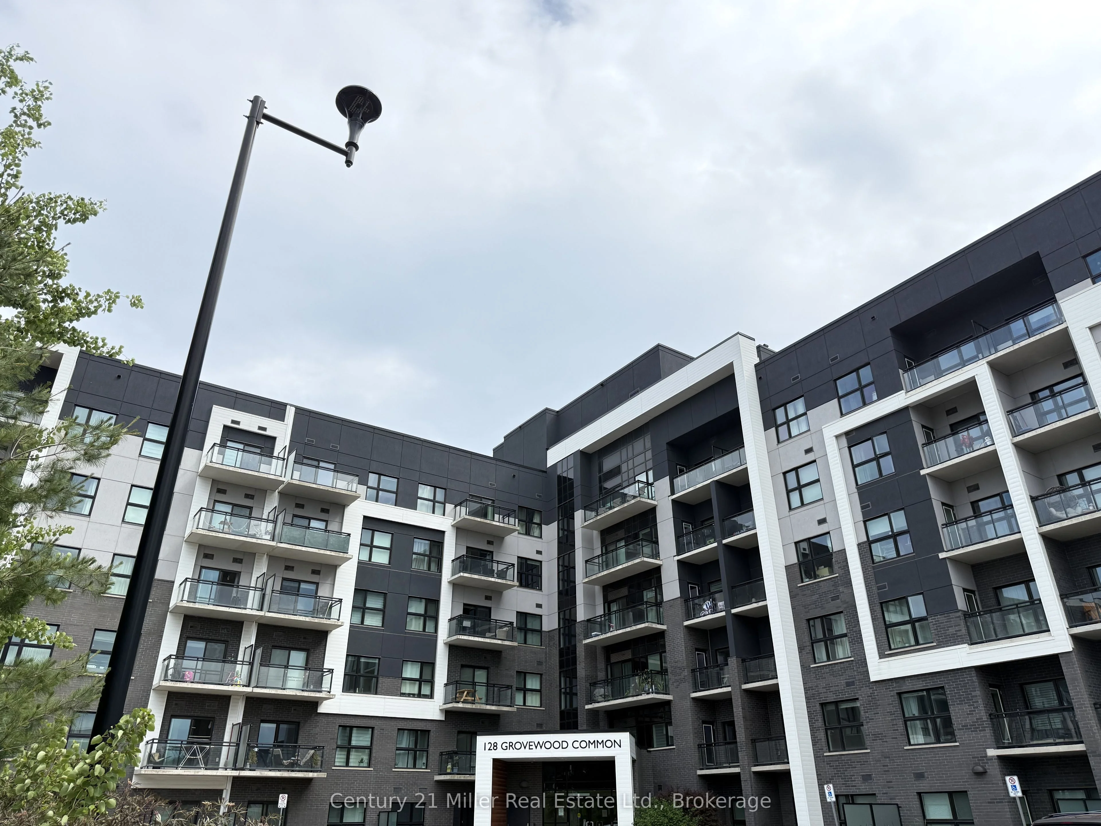 128 Grovewood Common 621, Oakville, ON L6H 0X3
