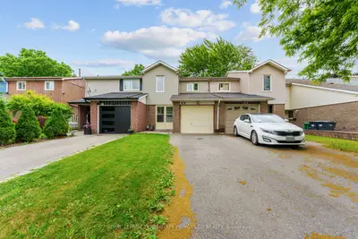 Att/Row/Townhouse in Brampton