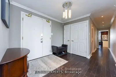 Condo Apartment in Mississauga