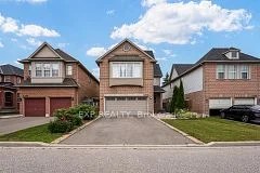 2374 Bankside Drive, Mississauga, ON L5M 6E5