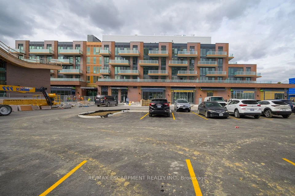 215 Lakeshore Road W 526, Mississauga, ON L5H 0A7