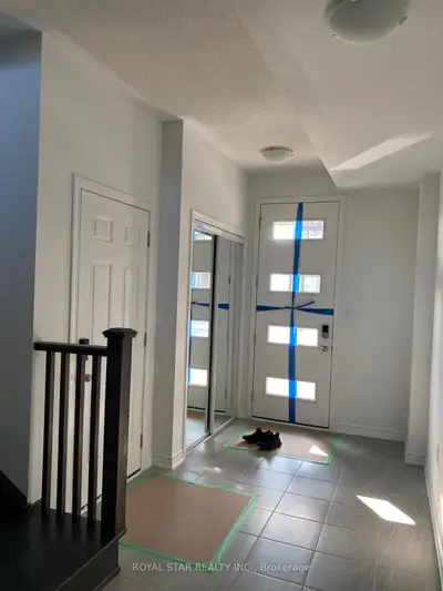 Att/Row/Townhouse in Brampton