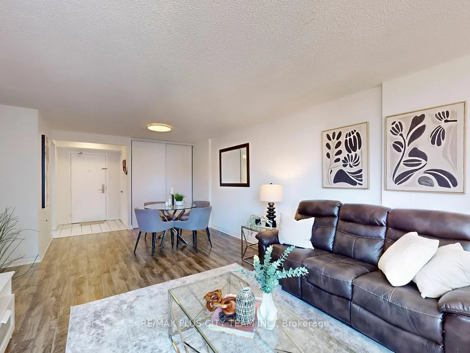 25 Fairview Road W 605, Mississauga, ON L5B 3Y8