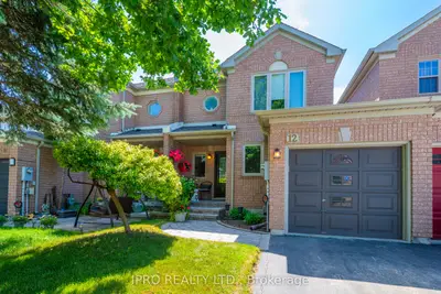 Att/Row/Townhouse in Brampton