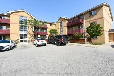 Condo Townhouse in Mississauga
