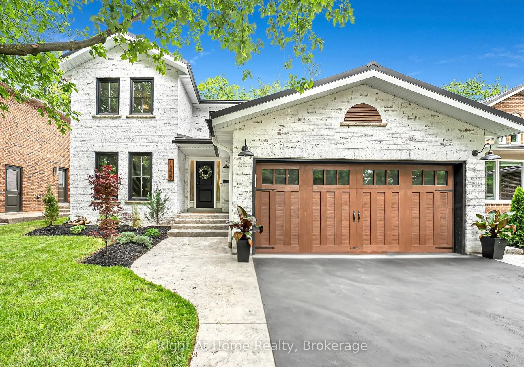1229 Priory Court, Oakville, ON L6M 1B5