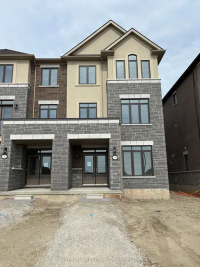 Att/Row/Townhouse in Brampton
