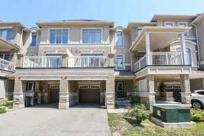 Att/Row/Townhouse in Oakville