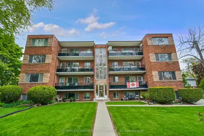 Condo Apartment in Burlington