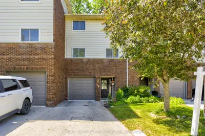 Condo Townhouse in Oakville