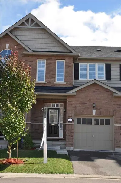 Att/Row/Townhouse in Milton