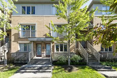 Condo Townhouse in Mississauga
