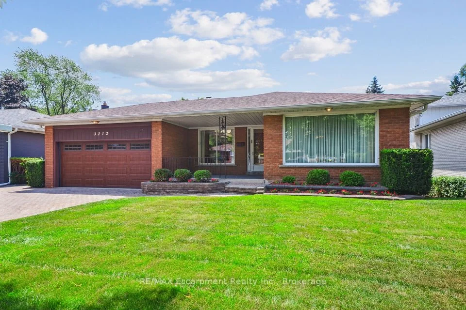 3212 Cedartree Crescent, Mississauga, ON L4Y 3G4