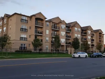 Condo Apartment in Milton