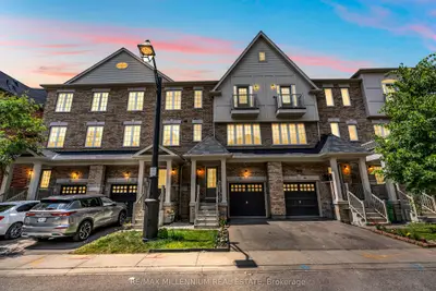 Att/Row/Townhouse in Brampton