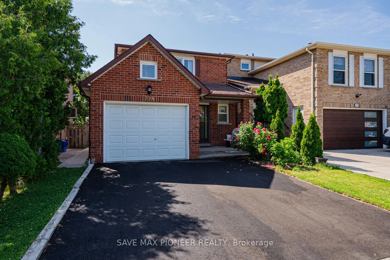 228 Lech Walesa Drive, Mississauga, On L5b 3h6