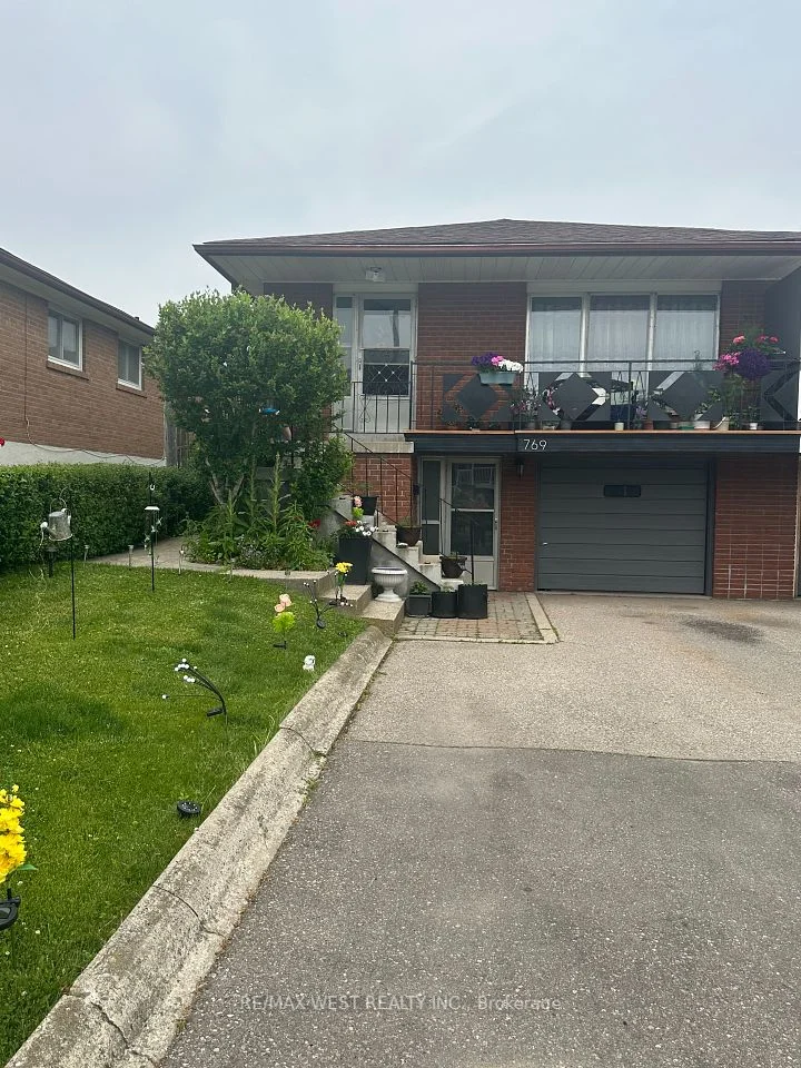 769 Greenore Road, Mississauga, On L4y 2v5