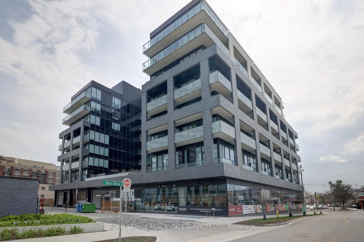 4208 Dundas Street W 702, Toronto W08, ON M8X 1Y6