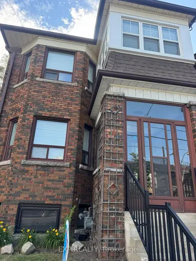 Duplex in Toronto