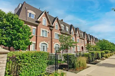 Condo Townhouse in Mississauga