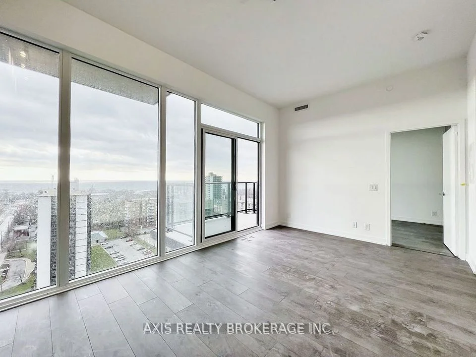 270 Dufferin Street S 1304, Toronto W01, ON M6K 0H8