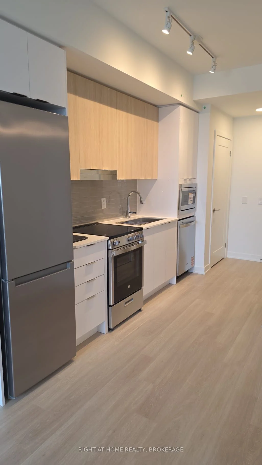 5105 Hurontario Street 2109, Mississauga, ON L4Z 0C9
