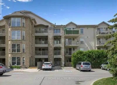 Condo Apartment in Oakville