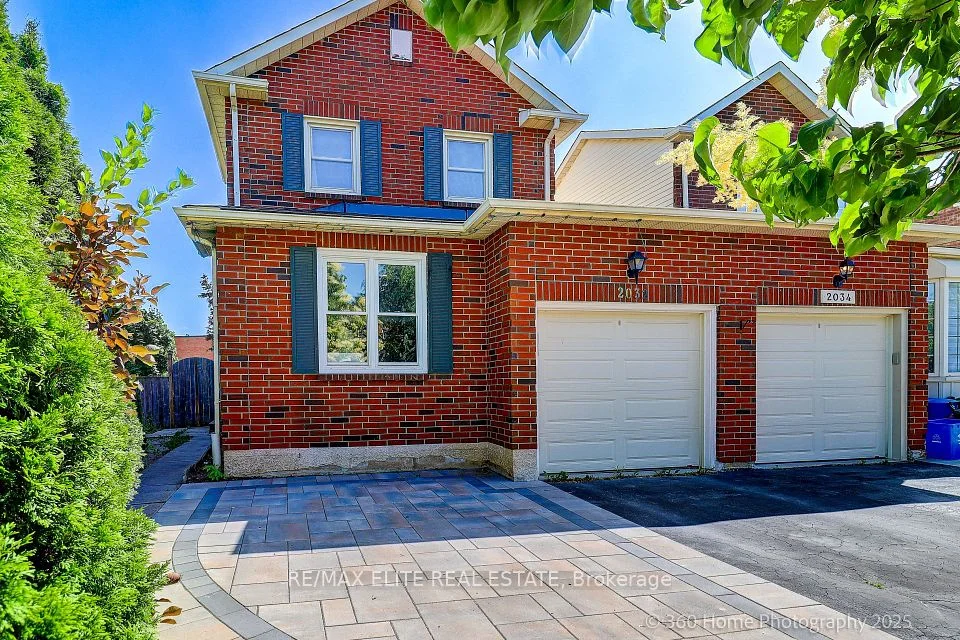 2032 Glenada Crescent, Oakville, ON L6H 4M5