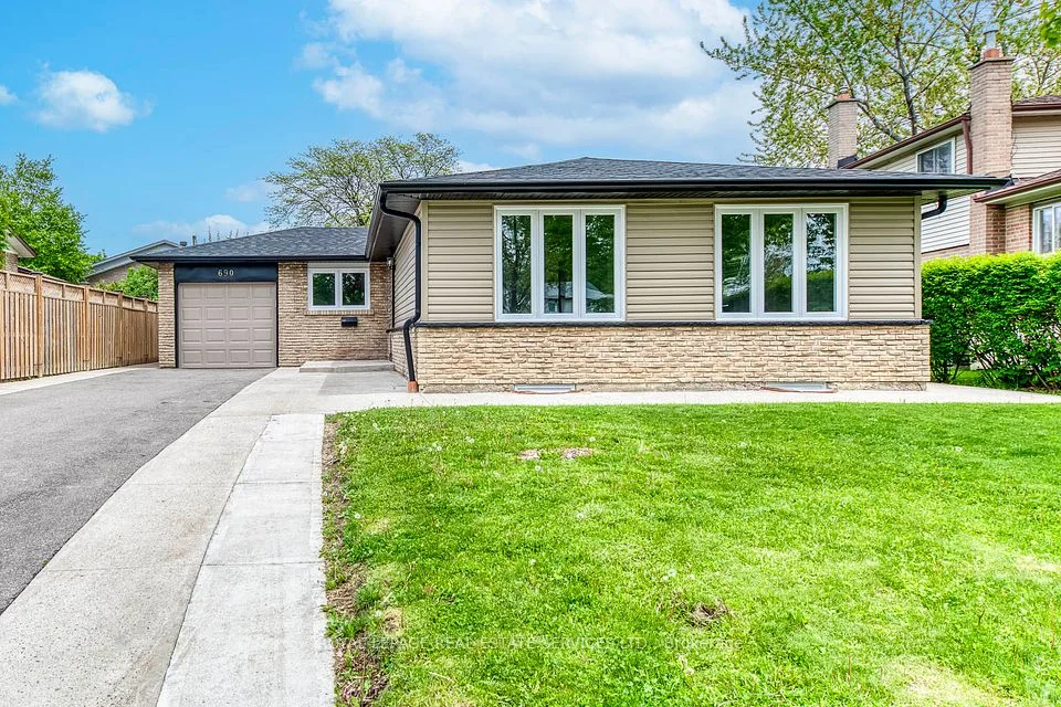 690 Mississauga Valley Boulevard, Mississauga, ON L5A 1Z4