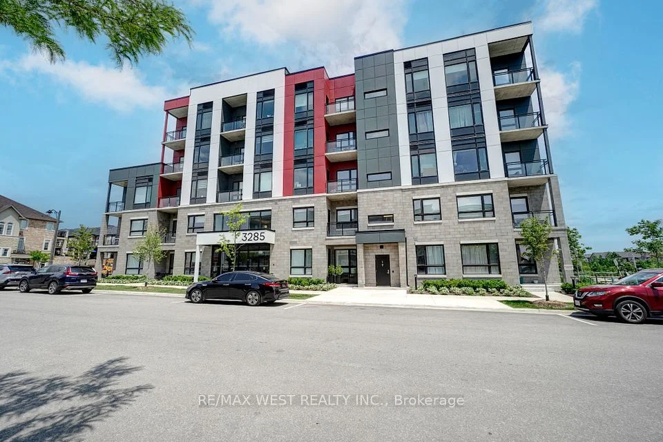 3285 Carding Mill Trail 302, Oakville, ON L6M 5P7