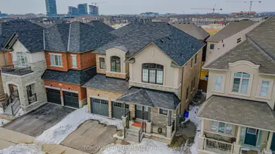 Detached in Oakville