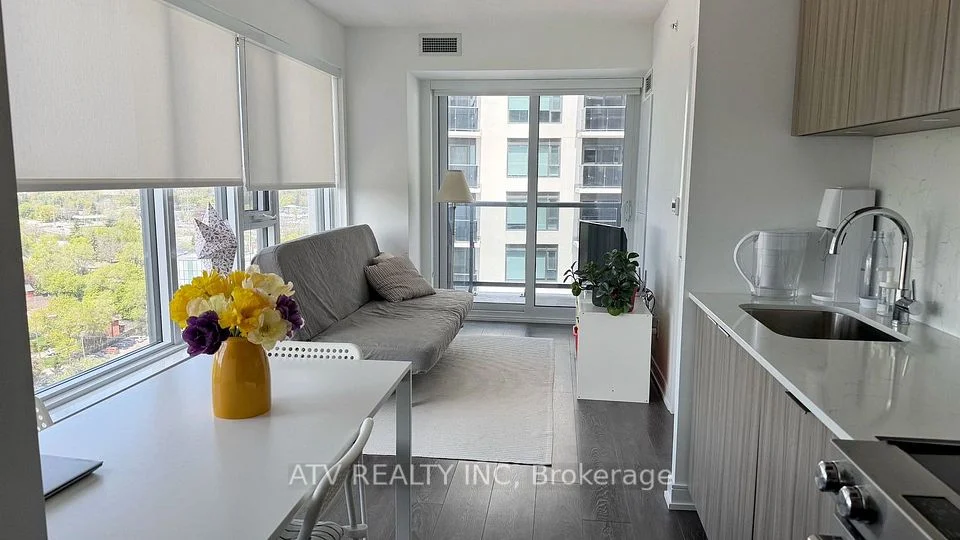 30 Samuel Wood Way 1604, Toronto W08, ON M9B 0C9