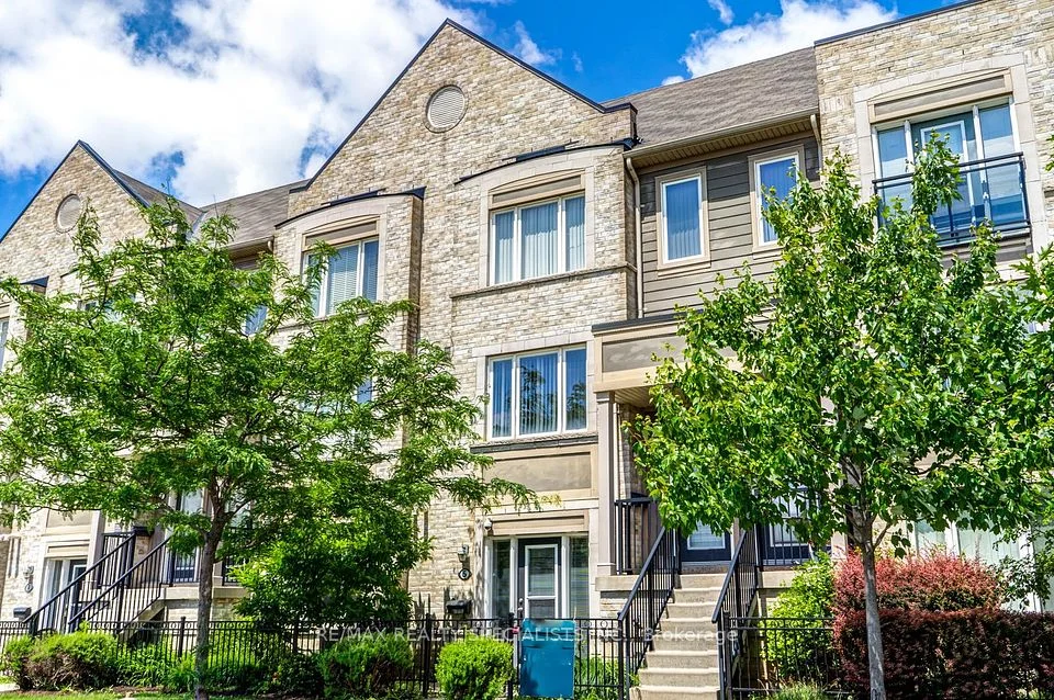 2915 Hazelton Place 5, Mississauga, ON L5M 0S3